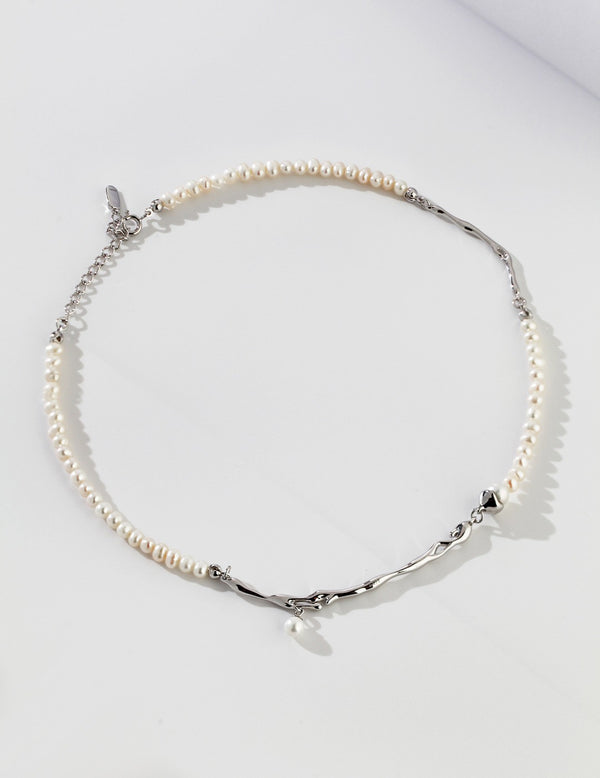 Glamorous Pearl Necklace
