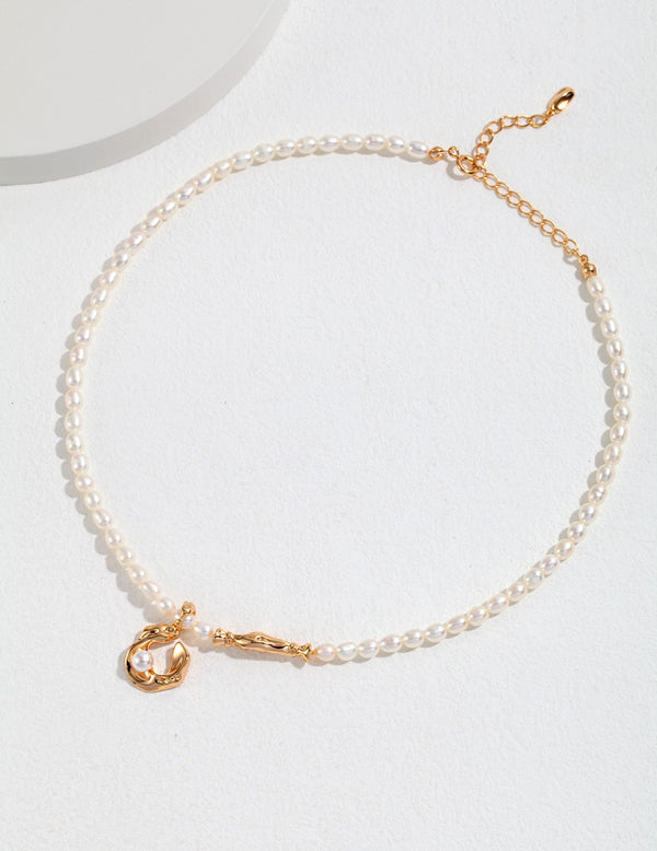 Glamorous Pearl Pendant Necklace